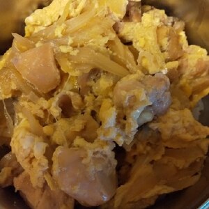 【簡単ランチ】すき焼のたれで簡単！鶏モモ肉の親子丼